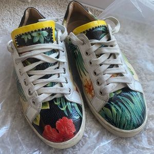 SOLD 🎶 Christian Loubitoun Sneakers